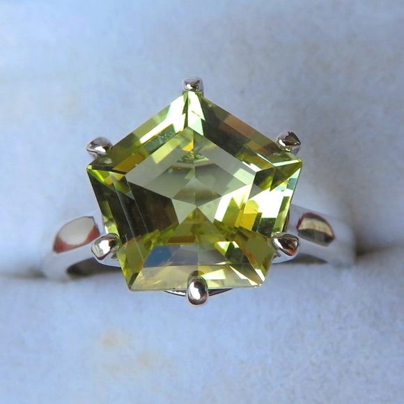 Pentagon Natural Lemon Quartz Sterling Silver Ring. Size 7.75 - Picture 5 of 10
